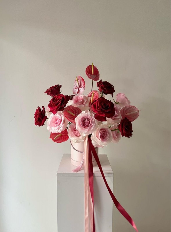 Blush & Red Rose Hat Box